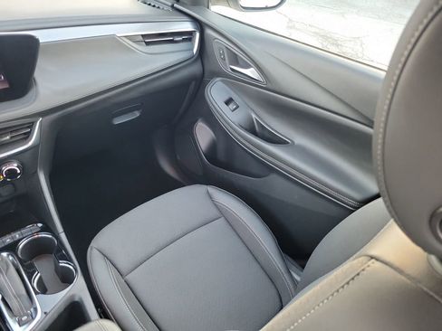 Certified 2024 Buick Encore GX Preferred FWD image 13