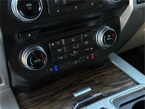 Used 2018 Ford F150 Lariat w/ Equipment Group 502A Luxury AWD/4WD image 14