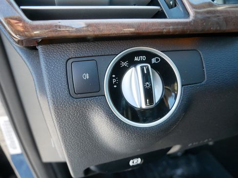 Used 2013 Mercedes-Benz E 350 4MATIC Sedan image 23