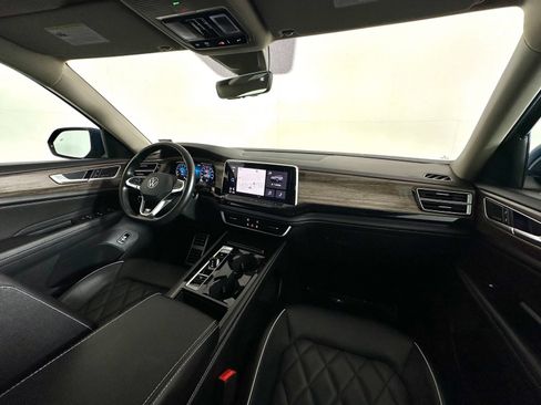 Used 2025 Volkswagen Atlas SEL Premium R-Line AWD/4WD image 2