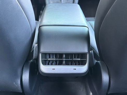 Used 2022 Tesla Model Y Long Range image 48