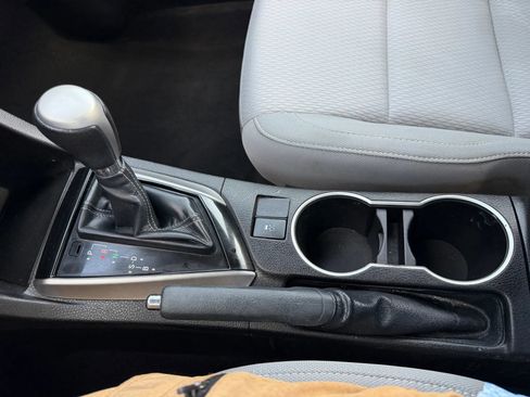 Used 2015 Toyota Corolla LE FWD image 22