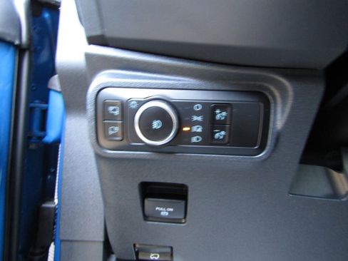 Used 2025 Ford Bronco Badlands image 21