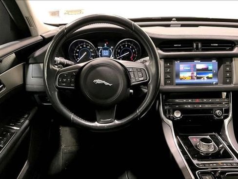 Used 2016 Jaguar XF Prestige image 5