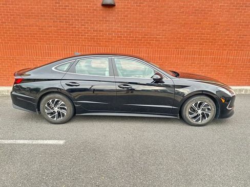 Used 2022 Hyundai Sonata Blue FWD image 2
