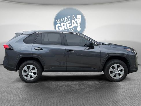 Used 2022 Toyota RAV4 LE image 2