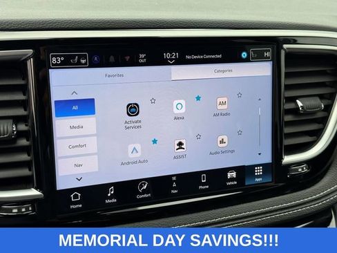 Used 2026 Chrysler Pacifica Limited FWD image 32