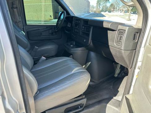 Used 2011 Chevrolet Express 3500 LS image 10