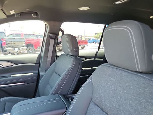 Used 2025 Chevrolet Traverse LT FWD image 21