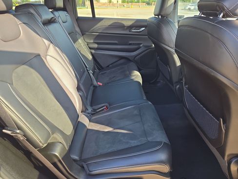 Used 2025 Jeep Grand Cherokee L Altitude RWD image 31