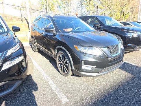 Used 2018 Nissan Rogue SL w/ Premium Package image 3