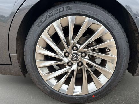 Used 2022 Lexus ES 350 Ultra Luxury w/ Accessory Package 2 image 29