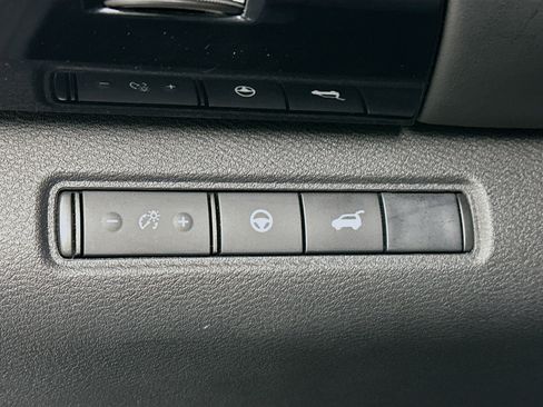 Used 2025 Nissan Pathfinder SV image 17