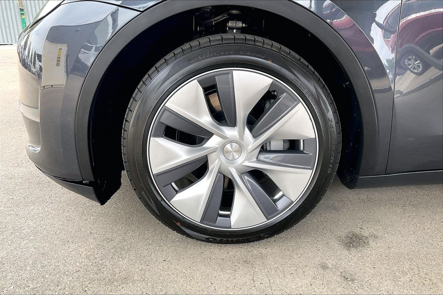 Used 2024 Tesla Model Y Long Range AWD/4WD image 26