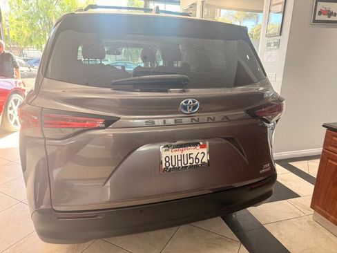 Used 2021 Toyota Sienna XLE image 21