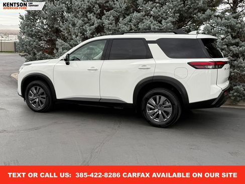 Used 2025 Nissan Pathfinder SV image 4