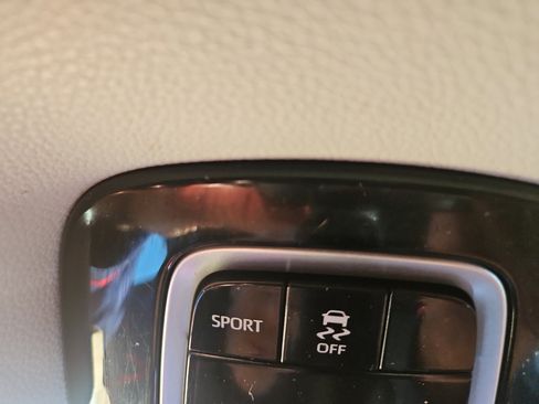 Used 2021 Toyota Corolla SE image 32