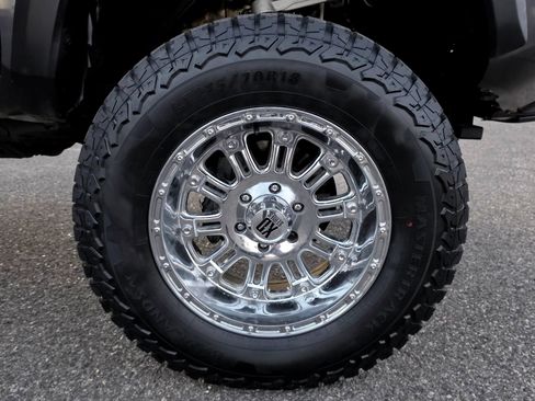 Used 2018 Toyota Tacoma TRD Off-Road w/ Technology Package AWD/4WD image 38