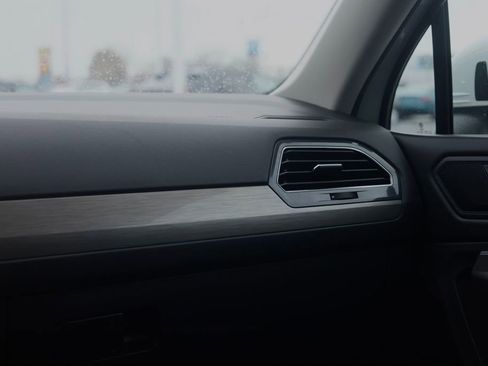 Used 2021 Volkswagen Tiguan SE w/ Panoramic Sunroof Package image 22