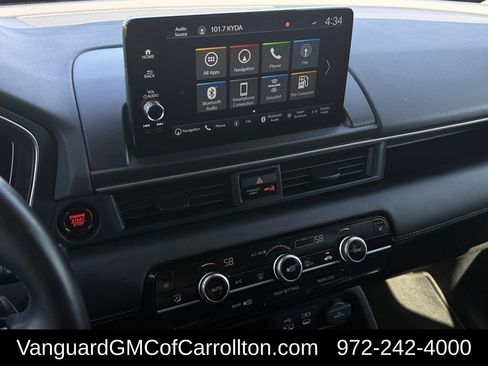 Used 2025 Honda Pilot Touring image 17