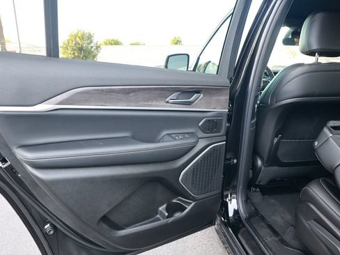 New 2026 Jeep Grand Cherokee L Limited RWD image 32