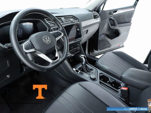 Used 2024 Volkswagen Tiguan SE image 19
