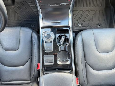 Used 2019 Ford Edge Titanium AWD/4WD image 23