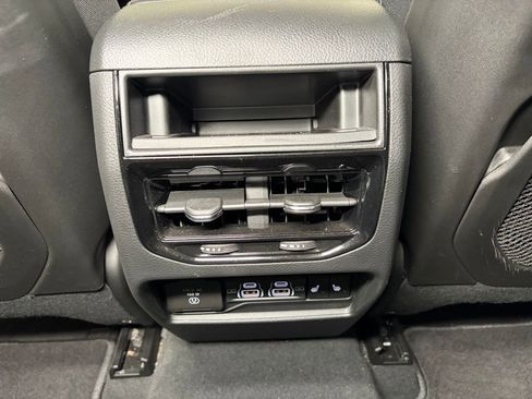 Used 2025 Jeep Grand Cherokee Limited image 23