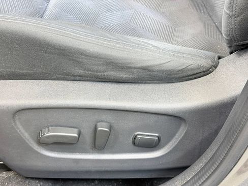 Used 2016 Nissan Rogue SV FWD image 12