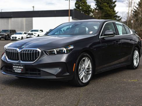 Used 2024 BMW 530i xDrive w/ Premium Package image 6