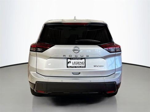 Used 2024 Nissan Rogue SV image 8