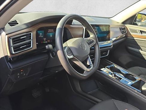 Used 2024 Volkswagen Atlas SE image 9