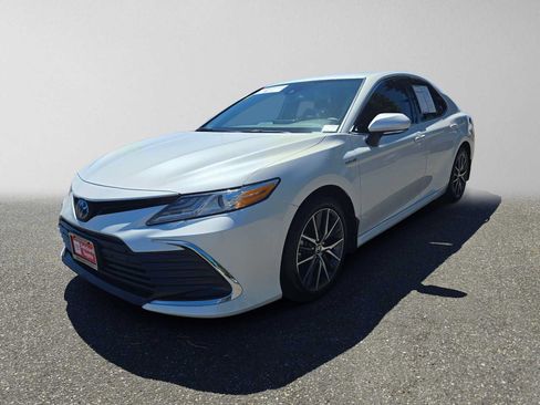 Certified 2021 Toyota Camry XLE FWD image 7