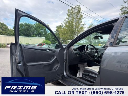 Used 2015 Volkswagen Jetta Sport FWD image 6