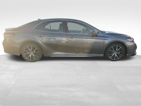 Used 2024 Toyota Camry SE image 7