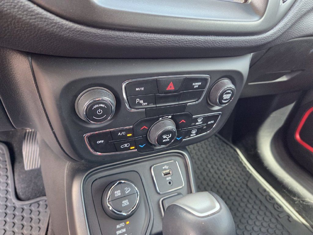Used 2017 Jeep Compass Trailhawk w/ Navigation Group AWD/4WD image 27