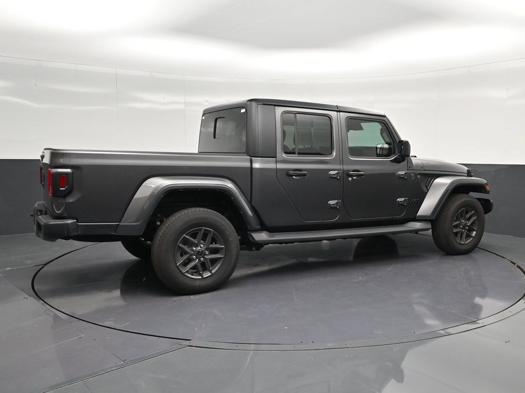 Used 2025 Jeep Gladiator Sport AWD/4WD image 3