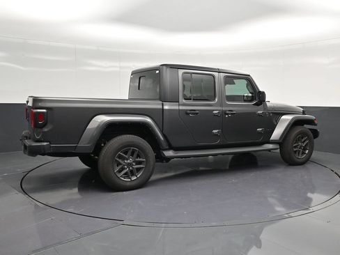 Used 2025 Jeep Gladiator Sport AWD/4WD image 3