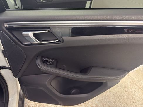 Used 2017 Porsche Macan image 26