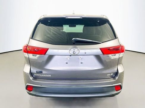 Used 2019 Toyota Highlander XLE FWD image 7