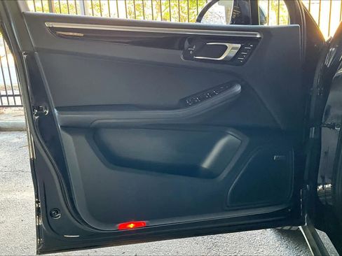 Used 2023 Porsche Macan S image 21