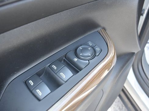 Used 2023 GMC Acadia SLE FWD image 13