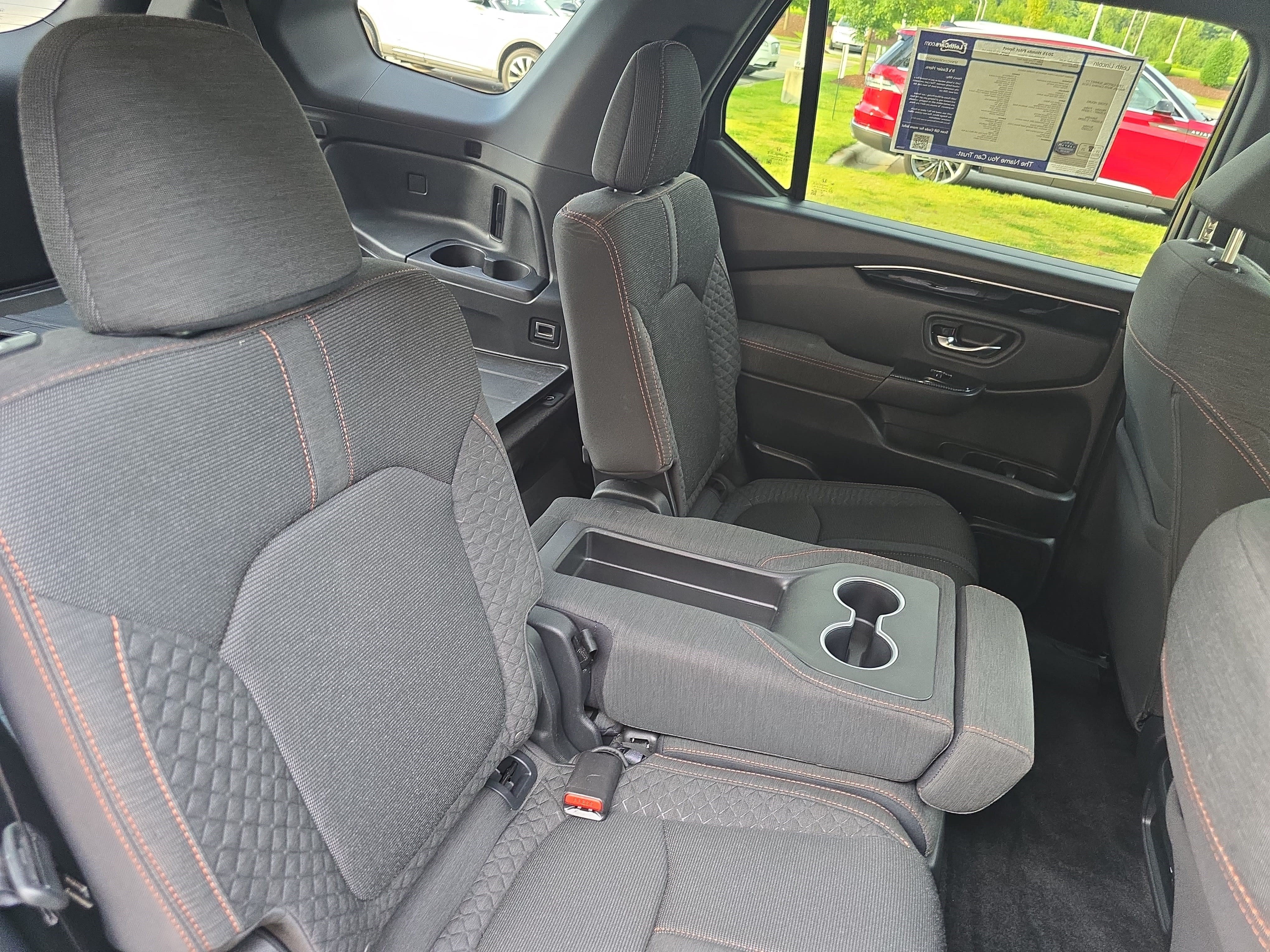 Used 2025 Honda Pilot Sport image 12