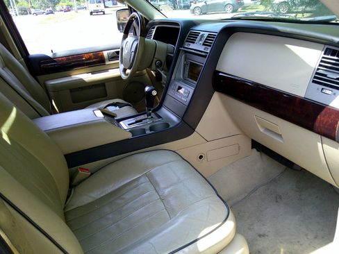 Used 2006 Lincoln Navigator Ultimate image 44