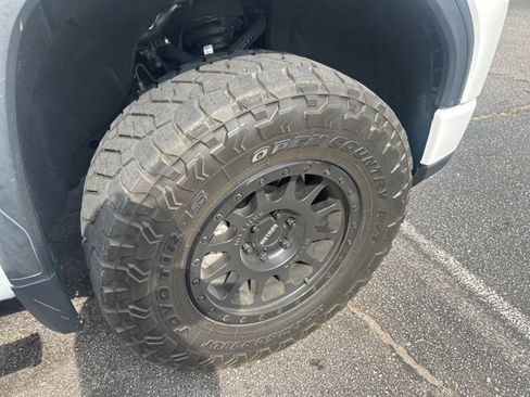 Used 2023 GMC Sierra 1500 AT4X image 26