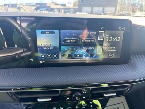 Used 2025 Nissan Kicks SR image 20