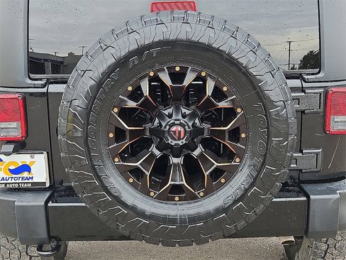 Used 2018 Jeep Wrangler Unlimited Sahara image 24