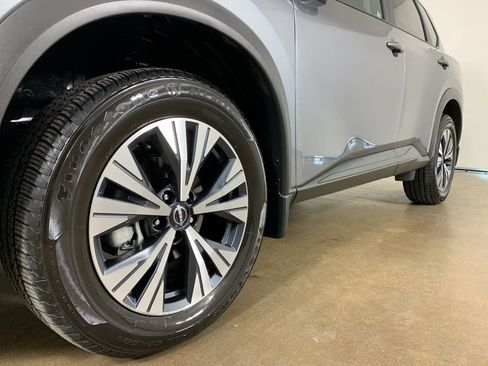 Used 2023 Nissan Rogue SV w/ SV Premium B Package image 2