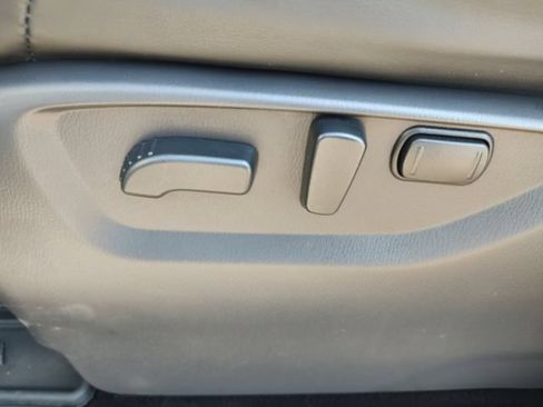 Used 2022 Nissan Armada Platinum w/ Captain's Chairs Package RWD image 28