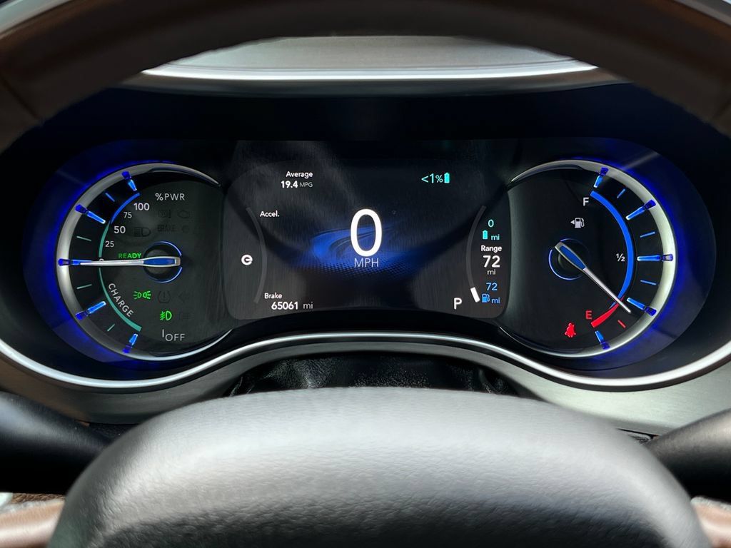 Used 2021 Chrysler Pacifica Limited w/ Uconnect Theater Family Group FWD image 37